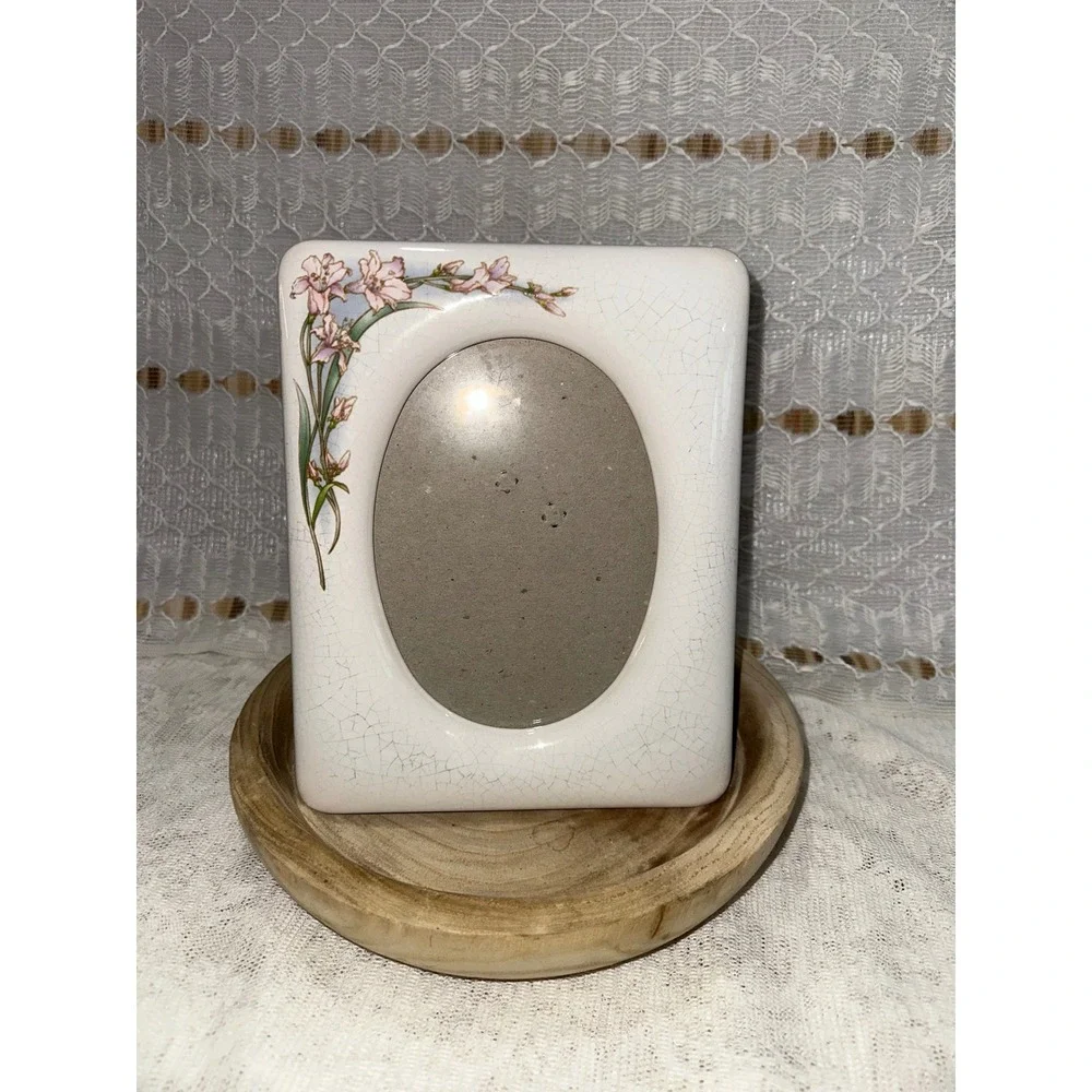 Oval  Frame White Ceramic Floral Accent Crackle Finish Wal Mart Made in‎ Taiwan